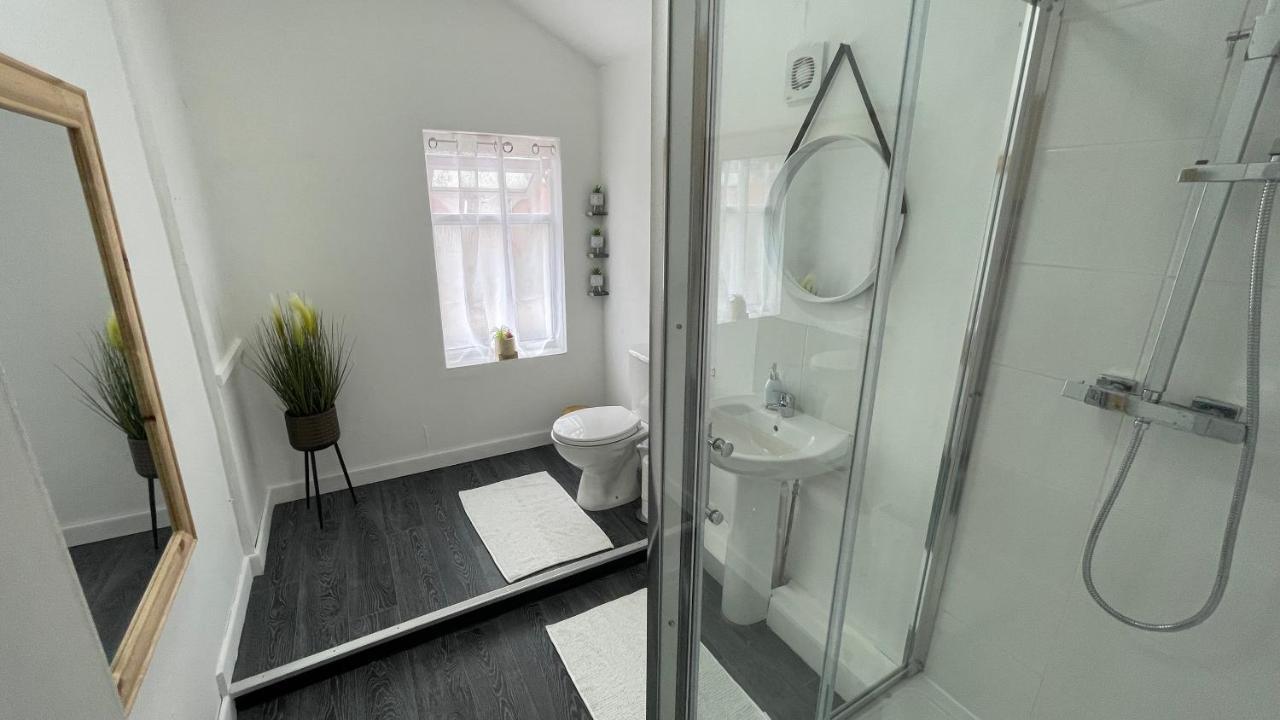 Spacious 6 Bed Home Near City & Albion Stadium Perfect For Contractors! Birmingham Exterior photo