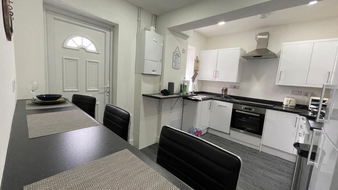 Spacious 6 Bed Home Near City & Albion Stadium Perfect For Contractors! Birmingham Exterior photo